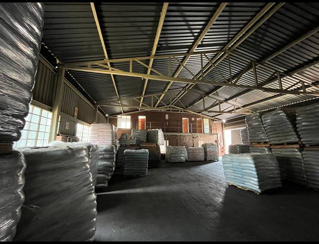1,100M² WAREHOUSE FOR SALE IN NEW ERA